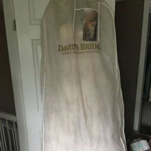 Oleg Cassini wedding dress - Picture 6 of 6